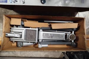 Sollevatore crick auto furgone