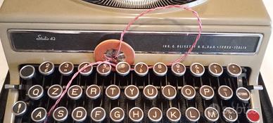 Macchina per scrivere Olivetti studio 42