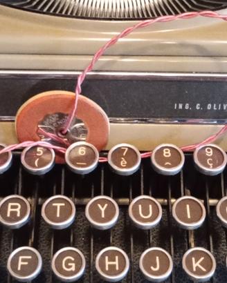 Macchina per scrivere Olivetti studio 42