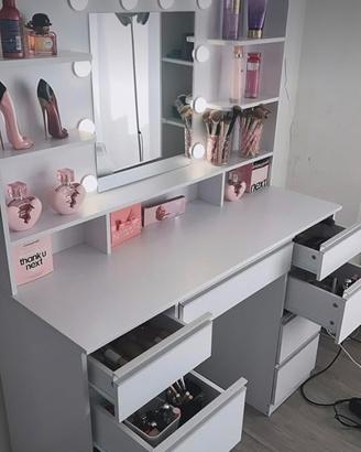 Toeletta da trucco con specchio e luci LED