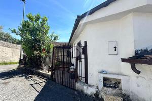 CASA SEMINDIPENDENTE A CASTELLIRI