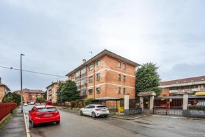 5 LOCALI A VENARIA REALE