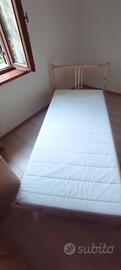 Letto singolo in pino massiccio Ikea con materasso