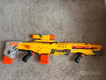 Lotto Nerf + Accessori: 4 Blaster, Gilet e Dardi