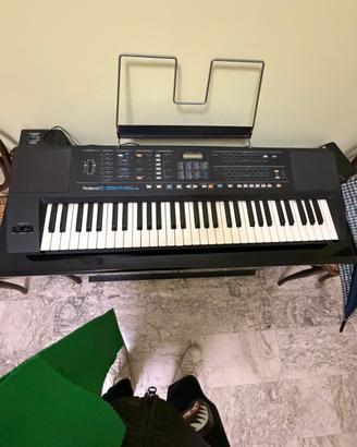 ROLAND E35