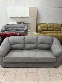 Divano 3 posti grigio in tessuto nuovo