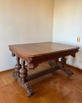 Tavolo e sedie in legno massello scolpito