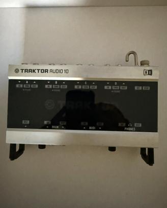 Scheda Audio Traktor A10 + Vinili scratch pro 2