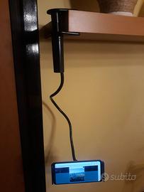 Supporto regolabile flessibile per smartphone