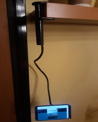 Supporto regolabile flessibile per smartphone