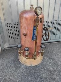 Macchina d'epoca per la produzione di selz