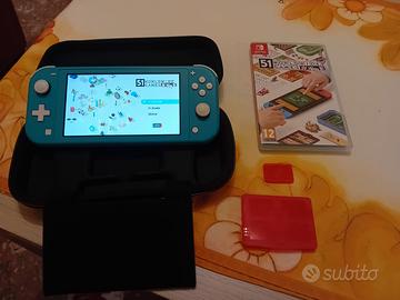 Nintendo Switch Lite con custodia e un gioco