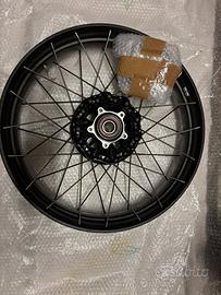 Cerchione a raggi anteriore