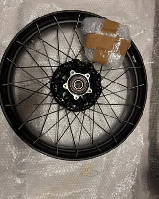 Cerchione a raggi anteriore