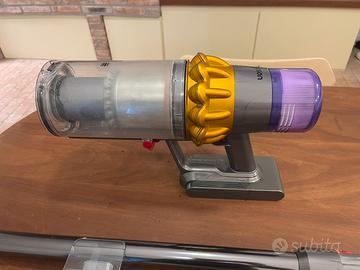 Dyson v15