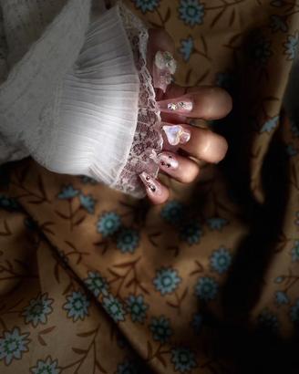 Manicure indossabile realizzata interamente a mano