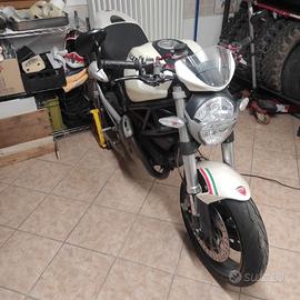 Ducati Monster 696