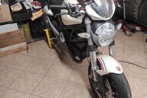 Ducati Monster 696