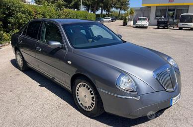 Lancia Thesys 3.0 v6 motore Ferrari