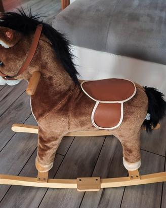 cavallo a dondolo con verso