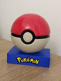 Pokeball di pokemon in 3d e dipinto a mano