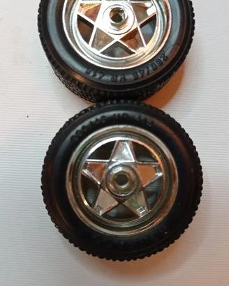 Lotto 2 ruote per automodelli Bburago scala 1:18