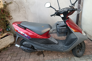 Motorino Suzuki A137 rosso