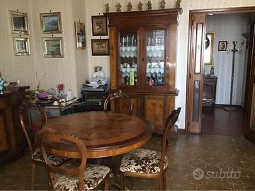 Tavolo rotondo legno massello intarsiato +  sedie