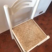Sedie bianche in paglia