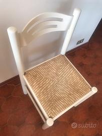 Sedie bianche in paglia
