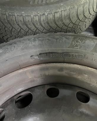 4 cerchi da 16 Ford con gomme