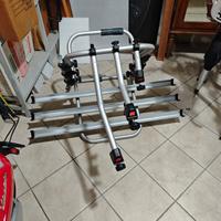 Porta bici con binario per tre bici