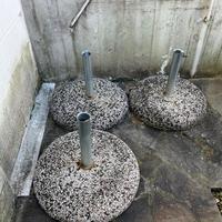 Porta ombrelloni in cemento con asta porta palo