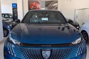 PEUGEOT - 3008 - Hybrid 145 e-DCS6 GT