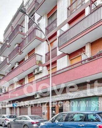 Appartamento di 140 m² con 4 locali e box auto a F