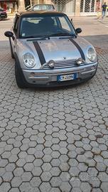 Mini Cooper 1,6 anno 2004  marciante