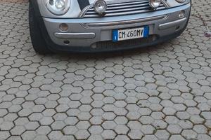 Mini Cooper 1,6 anno 2004  marciante