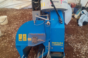 Macchina agricola raccoglitrice fagiolini