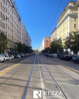 Immobile di 423 m² con 4 locali a Milano