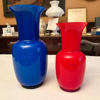 Coppia Vasi VENINI Opalini Blu’97 H36 Rosso’03 H30