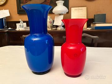 Coppia Vasi VENINI Opalini Blu’97 H36 Rosso’03 H30