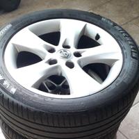 Pneumatici Michelin con cerchi in lega