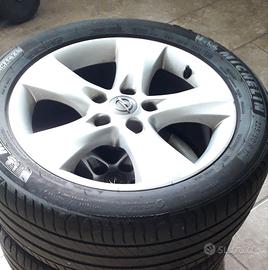 Pneumatici Michelin con cerchi in lega