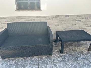 Divanetto 2 posti + tavolino