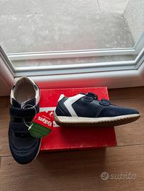 Scarpe Kickers nuove mai usate n.30 da bimbi