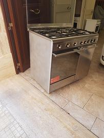 cucina 5 fuochi con forno Ventilato 