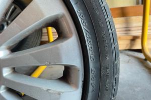 Cerchi in lega Ford Fiesta 16 ORIGINALI con gomme