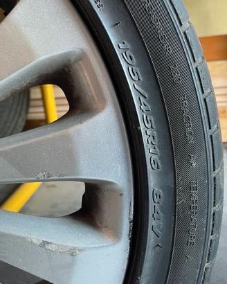 Cerchi in lega Ford Fiesta 16 ORIGINALI con gomme