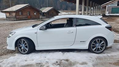 Opel Astra 2,0 Turbo OPC ( NUMERATA )