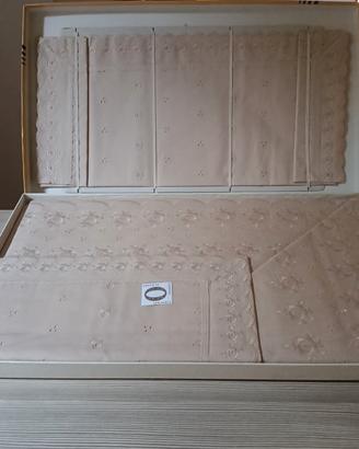 Lenzuola matrimoniali   beige ricamate